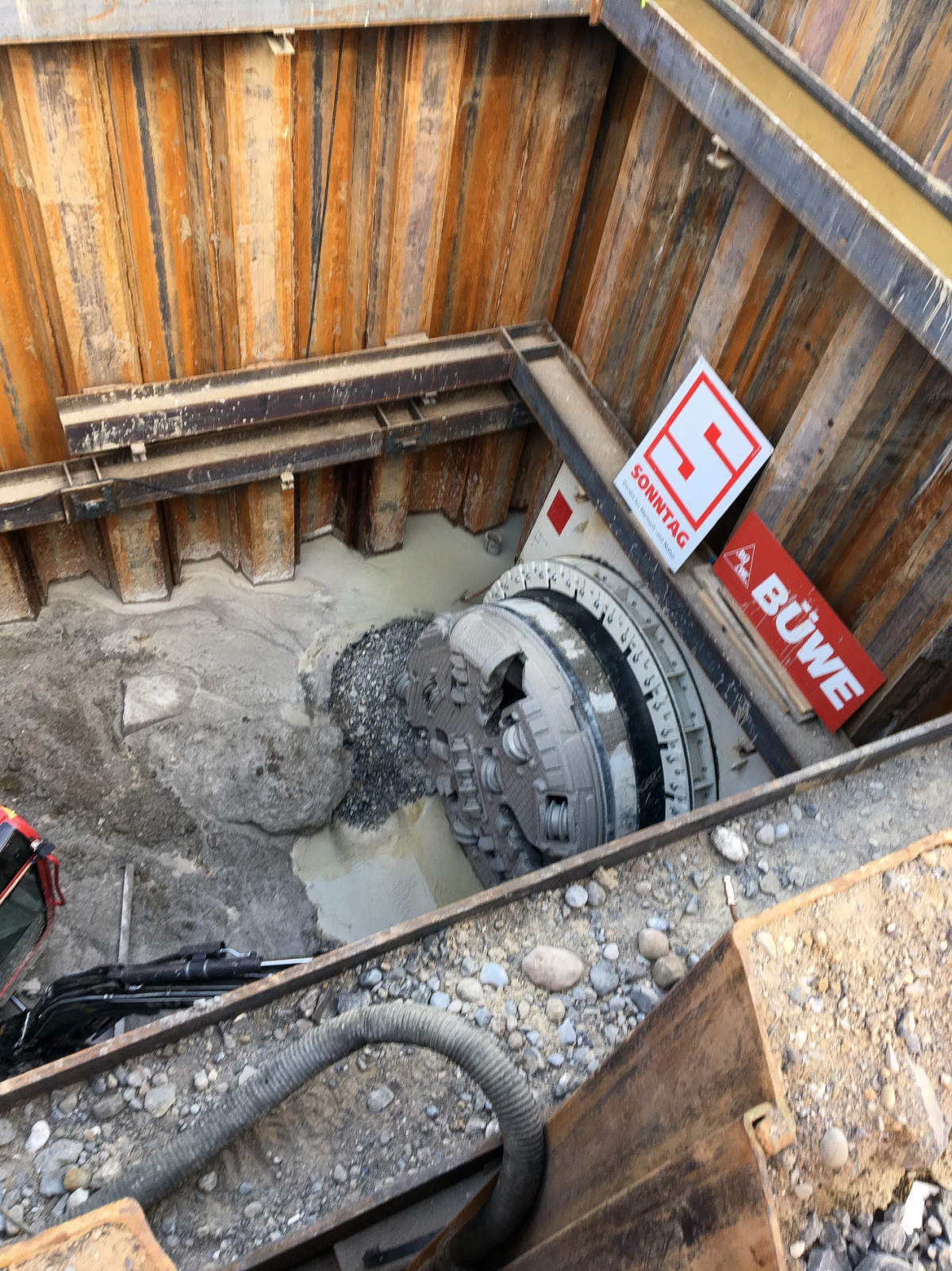 760 Vortriebsrohre für Stadtentwässerung in Zug verbaut - Betonwerk  Fertigteil-Technik