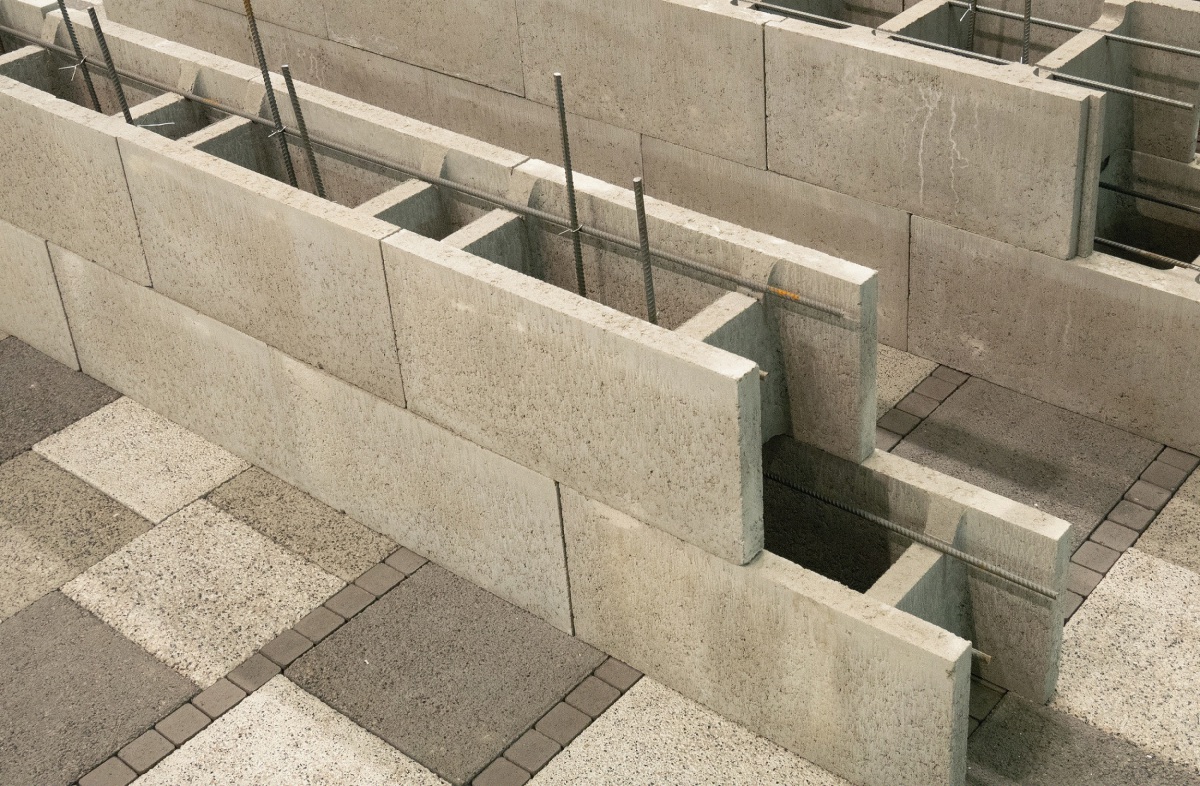 Biso-Schalungssteine für Pfeiler und Wände aus Beton - Betonwerk  Fertigteil-Technik