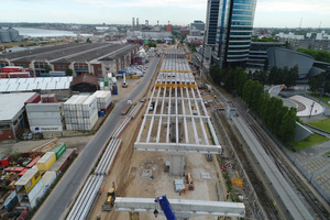  The project consists of two 200 m long access ramps, the 1,800 m long and 8 m high viaduct supported by concrete piers, and a 160 m long arched bridge 
